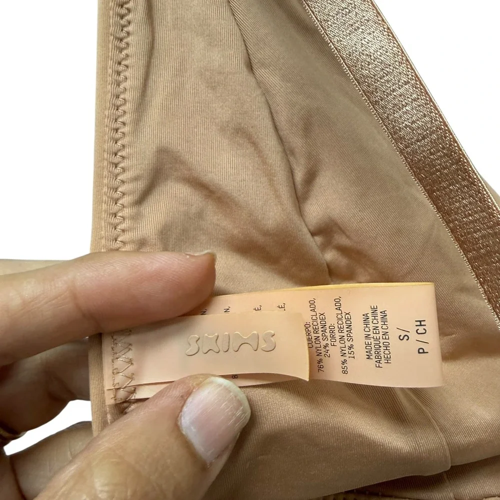 SKIMS Signature Swim Plunge‎ Bikini Top Ochre Tan Size Small Adjustable Straps